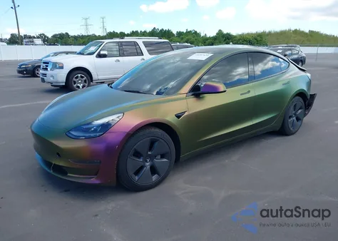 2022 Tesla Model 3 Rear-Wheel Drive z USA, uszkodzony, nr VIN 5YJ3E1EA9NF324627
